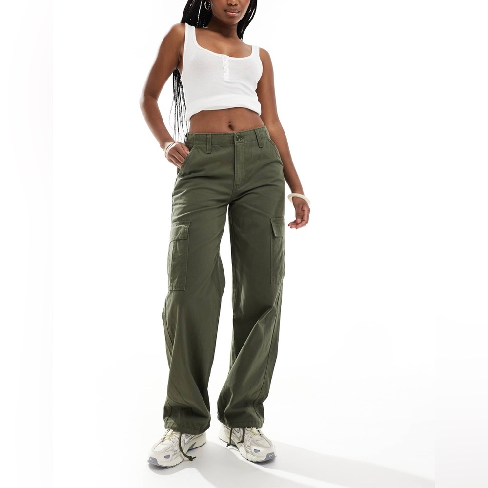 Levi's 94 baggy cargos Pants in khaki Womens relaxed fit 26
